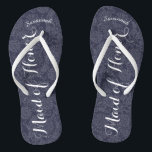 Tongs Une femme de ménage d'honneur Navyor n'importe que<br><div class="desc">Motif de Damas Marine et Blanc - Changez dans N'importe quelle couleur en cliquant sur personnaliser. Et dis tout ce que tu veux. Faites-en un de ces flip flops qui ont VOTRE message sur eux. Parlez de la plage ! Personnalisé avec votre nom ou quelque chose et titre ou votre...</div>