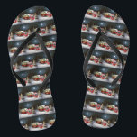 Tongs Winter French Bulldog Caravan Christmas Adventure<br><div class="desc">Laissez-vous tenter par la magie d'une nuit d'hiver enneigée alors qu'une caravane glisse gracieusement à travers le paysage illuminé par la lune. La beauté sereine de la neige scintillante et l'éclat enchanteur de la lune créent une scène captivante, promettant une aventure de Noël inoubliable remplie de chaleur, de joie et...</div>