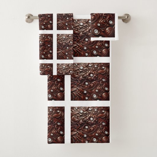 Tooled Faux Leather and Diamond (En situation)