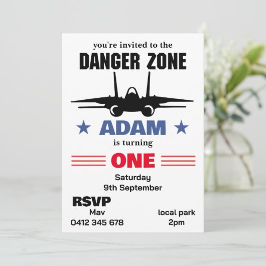 Top Gun Thème Anniversaire Invitation (Debout devant)