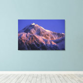 Top van Denali Peak Mt. McKinley) te Canvas Afdruk (Insitu (Houten vloer))