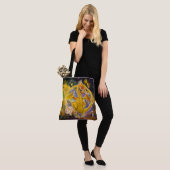 Topaas Kosmische Draak Tote Bag (Op model)