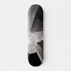 Toren in de stad. skateboard