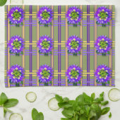 Torrons verts avec des fleurs violettes torchons d (Plié)