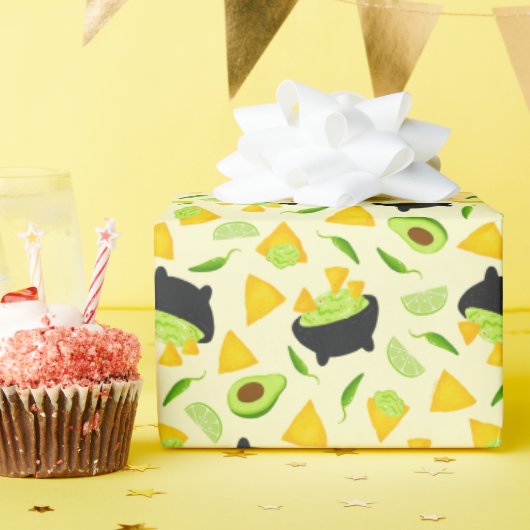 Tortilla Chips en Guacamole Pattern Cadeaupapier (Verjaardagsfeest)