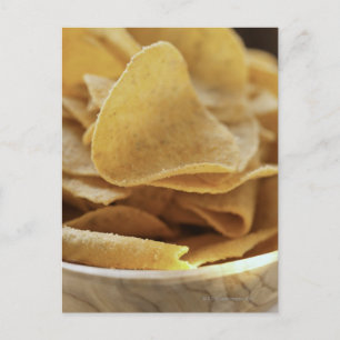 Tortilla-chips in houten kom briefkaart