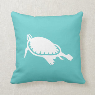 tortue de mer blanche sur coussin bleu turquoise
