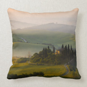 Toscane berglandschap op zonsopgang kussen