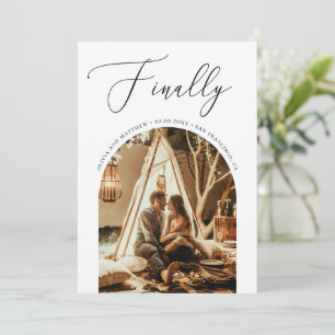 Tot slot. Zwart-witte elegant script bruiloft Save The Date