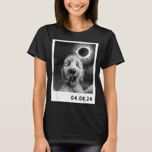 Totaal Design van Zonne-eclips met Goldendoodle-ho T-shirt