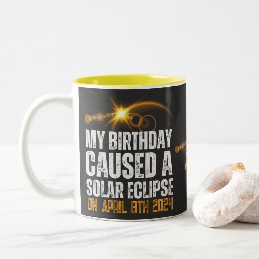 Totaal Solar Eclipse Grappige Verjaardag 4-8-2024 Tweekleurige Koffiemok (Met donut)