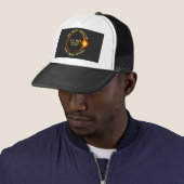 Totaal Zonneverduistering 4.8.2024 USA Custom Text Trucker Pet (In situ)