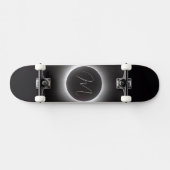 Totale zonsverduistering, monogram skateboard (Horizontaal)