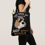 Tote Bag 1 Sentez En Sécurité La Nuit Dormir Avec Un Beagle (De près)