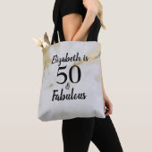 Tote Bag 50 et fabuleux marbre gris or avec texte noir (De près)