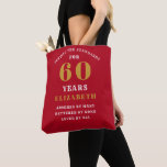 Tote Bag 60th Birthday Standards Red Gold Ajouter votre nom<br><div class="desc">Un superbe cadeau 60e anniversaire en rouge et or classique élégant. Le texte de ce sac fourre-tout est facilement customisé à l'aide du modèle fourni. Découvrez nos autres cadeaux de 60e anniversaire de design et de fournitures de fête.</div>