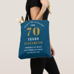 Tote Bag 70th Birthday Standards Blue Gold Ajouter votre no<br><div class="desc">Un superbe cadeau de 70e anniversaire en bleu et or classique élégant. Le texte de ce sac fourre-tout est facilement customisé à l'aide du modèle fourni. Découvrez nos autres modèles de cadeaux de 70e anniversaire et nos fournitures de fête.</div>