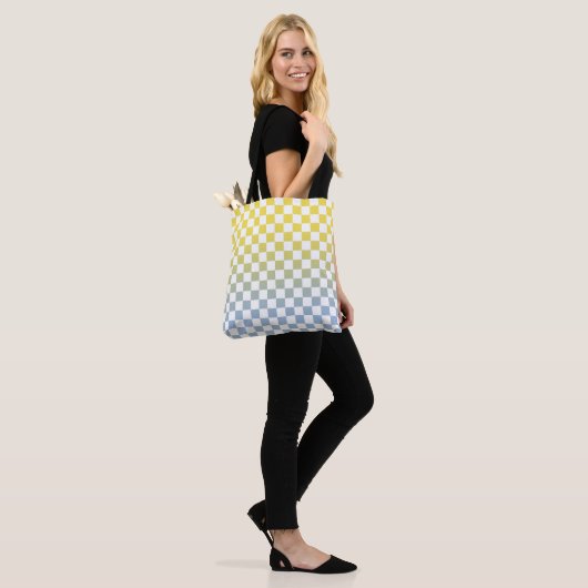 Tote Bag à damiers jaune à bleu clair et Motif blanc (Sur le modèle)