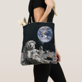Tote Bag A panda smoking a cigarette on the moon (De près)
