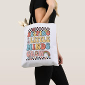 Tote Bag Aider Little Minds Grow rétro offre d'enseignants (De près)