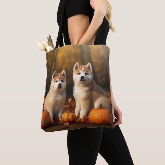 Tote Bag Akita Puppy Citrouille d'automne (De près)