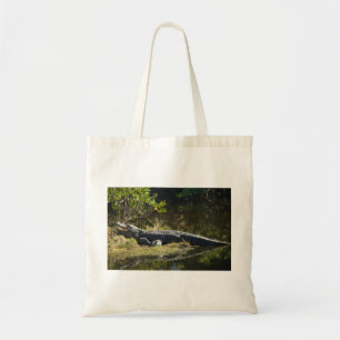 Tote Bag Alligator de Floride sur une rive herbeuse Marais