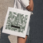 Tote Bag Aquarelle tropicale Oasis moderne Feuille Motif<br><div class="desc">Découvrez notre collection de Motifs Feuilles Oasis moderne Tropical, maintenant disponible sur Zazzle! Plongez dans la beauté vibrante de la nature avec ces produits étonnants qui ont une touche contemporaine sur le feuillage tropical.Choisissez parmi une large gamme de produits pour répondre à vos besoins et style personnel. Que vous cherchiez...</div>