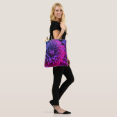 Tote Bag Art de fleur fractale vibrante (Sur le modèle)