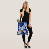 Tote Bag Art Nouveau Blue Iris (Sur le modèle)