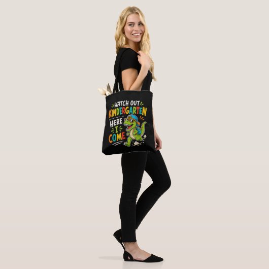 Tote Bag Attention maternelle j'arrive Dino (Sur le modèle)