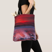 Tote Bag Aube au-dessus de la mer orageuse (De près)