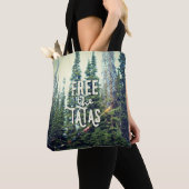 Tote Bag Aucuns soutiens-gorge permis dans la forêt (De près)