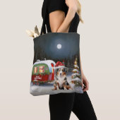 Tote Bag Australian Shepherd Caravan Christmas Adventure (De près)