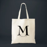 Tote Bag Bachelorette minimaliste moderne<br><div class="desc">Le sac fourre-tout simple est personnalisé avec un gros monogramme initial,  choisissez votre prénom ou votre prénom initial,  et votre nom complet en noir. Idéal pour vous-même,  sac cadeau pour vos servantes d'honneur,  soirée bachelorette,  ou toute occasion.</div>
