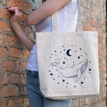 Tote Bag Baleine céleste<br><div class="desc">Illustration d'une baleine sur un arrière - plan d'étoiles et d'une lune.</div>