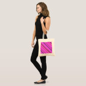Tote Bag Bandes diagonales roses (Devant (modèle))