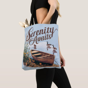 Tote Bag Bateau du lac Serene avec oies et Fleurs sauvages