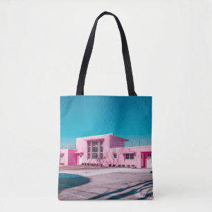 Tote Bag Bâtiment en béton rose dans un ciel bleu clair
