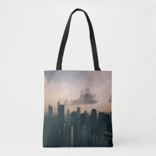 TOTE BAG BÂTIMENTS DE LA VILLE SOUS LE CIEL NUAGE PENDANT L