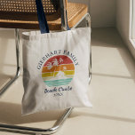 Tote Bag Beach Cruise Famille Vacances Correspondance<br><div class="desc">Vous partez en croisière en famille ? Customisez ces modèles rétro camping pour toute la famille en ajoutant votre nom de famille ou texte personnalisé, et l'année de l'aventure. J’espère que ce n’est pas seulement le design cool qui a attiré votre attention, mais le fait que vous ne le retrouverez...</div>