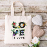 Tote Bag Beau Amour Floral Est Fierté Amour<br><div class="desc">Le sac fourre-tout de fierté avec amour est amour écrit en lettres noires audacieuses décorées de verdure,  de baies et de fleurs en rouge,  orange,  jaune,  vert,  bleu et violet,  inspirées des couleurs du drapeau de la fierté arc-en-ciel.</div>