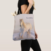 Tote Bag Beau Cheval Blanc Galloping dans la neige (De près)