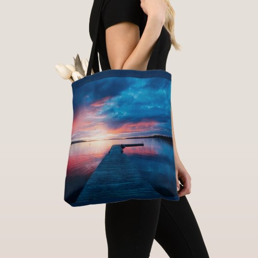 Tote Bag Beau coucher de soleil sur un lac de Calme (De près)