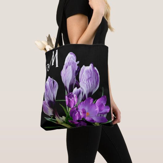 Tote Bag beau M monogramme joli fleurs de crocus pourpre (De près)