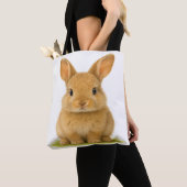 Tote Bag Bébé lapin dans l'herbe (De près)