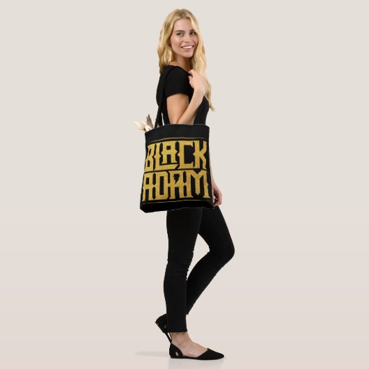 Tote Bag Black Adam Stacked Name Graphic (Sur le modèle)