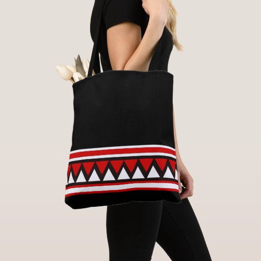 Tote Bag Black, White and Red Tribal Triangles (De près)