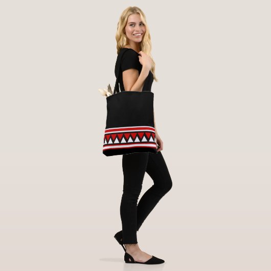 Tote Bag Black, White and Red Tribal Triangles (Sur le modèle)