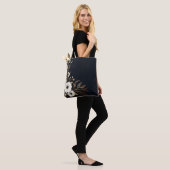 Tote Bag Bleu foncé avec or et fleurs blanches (Sur le modèle)