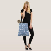 Tote Bag Bleu gris blanc Liberté motif floral élégant Pop (Sur le modèle)
